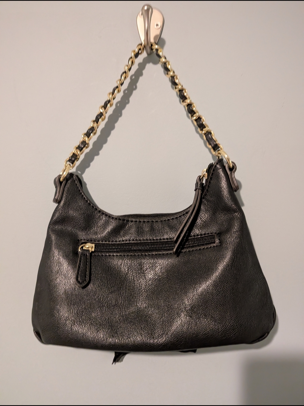 Liz Claiborne Black Shoulder Bag with Bow and Gold Chain - Picture 2 of 2